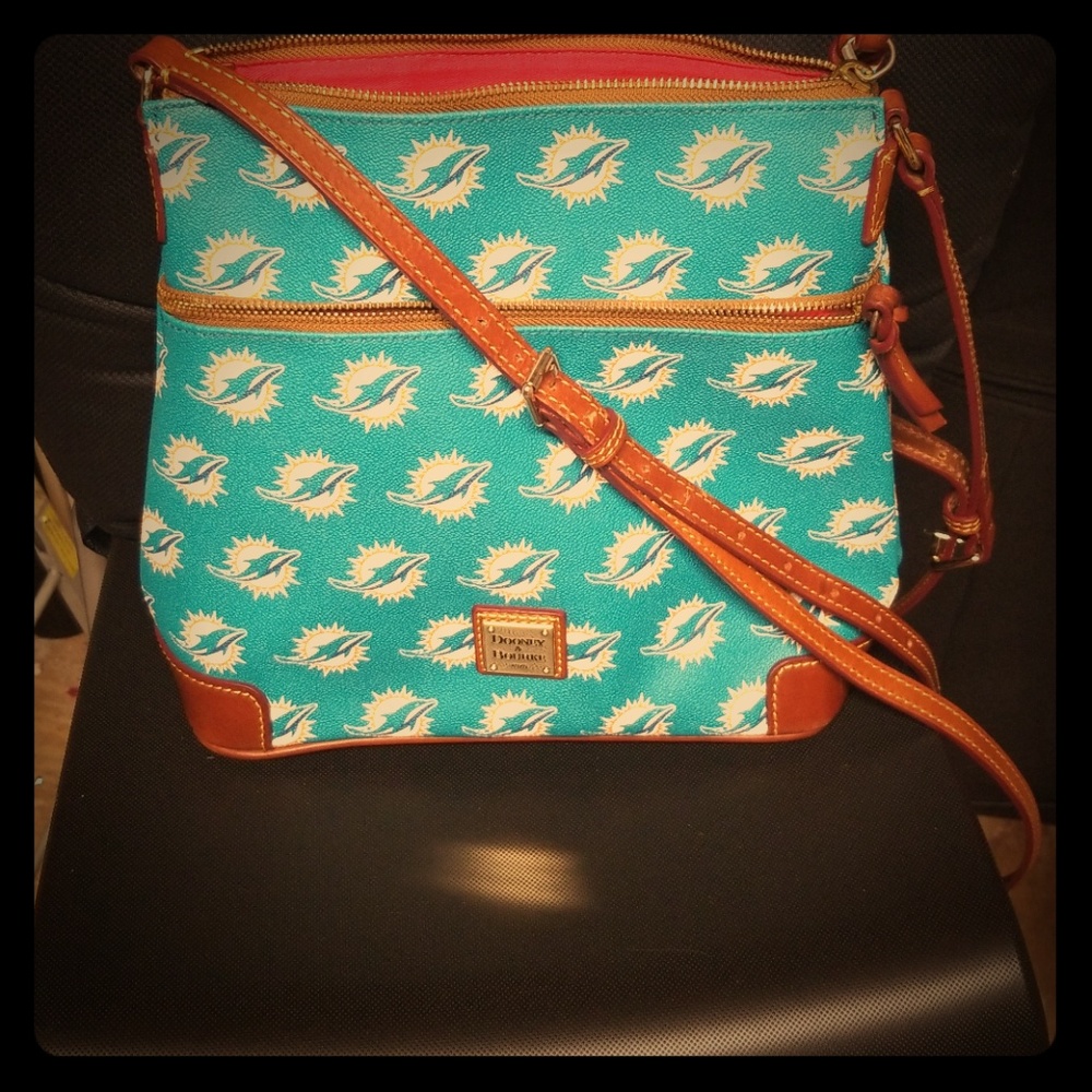 Dooney and bourke shoulder purse